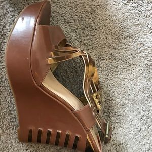 Guess Brown and gold wedges
